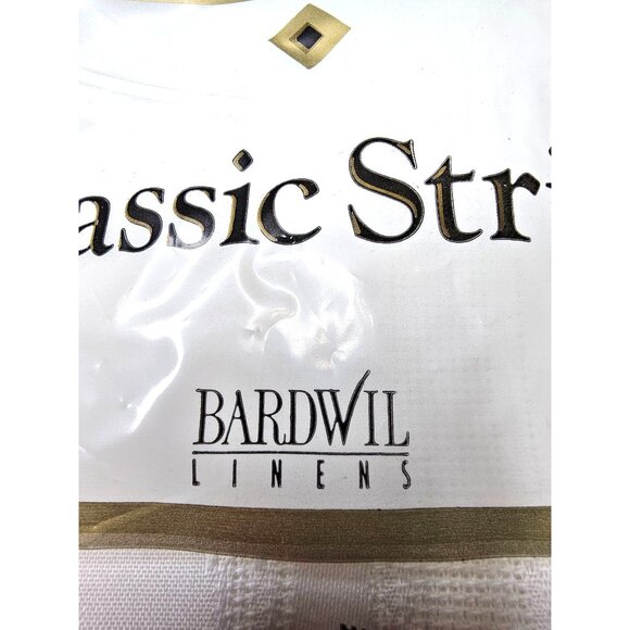 New Bardwil Linens Classic Stripe Tablecloth 60" X 84" Oblong Scotchgard White - Picture 4 of 8